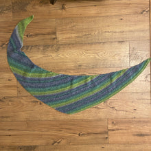 Load image into Gallery viewer, Beginner Friendly Striped Shawl