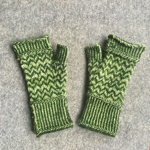 KM x Fergus Yarn Zig Zag Gloves