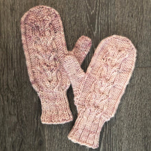 Load image into Gallery viewer, Chunky Cable Mittens
